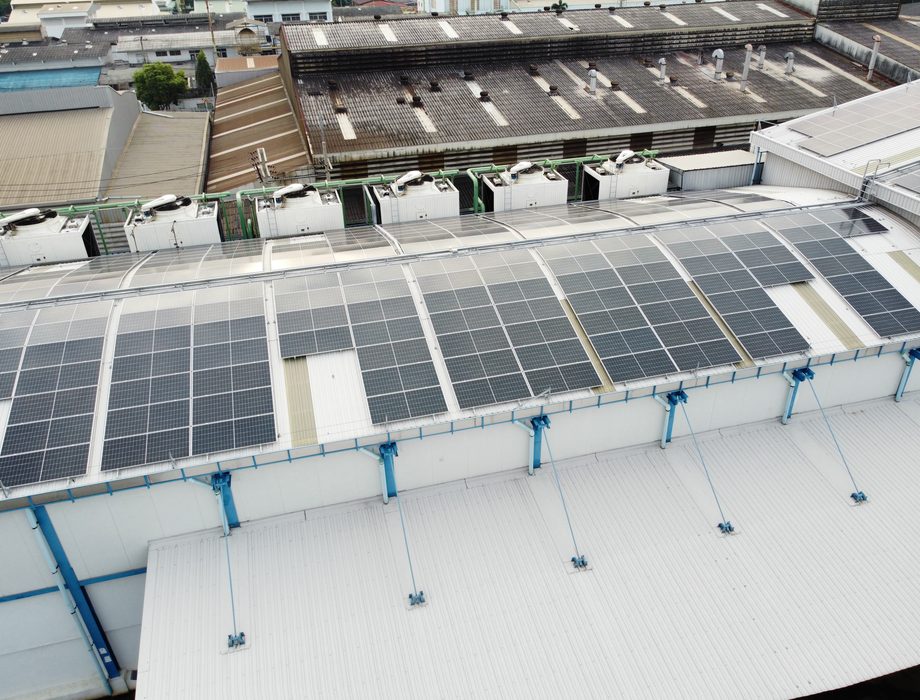 ระบบโซลาร์เซลล์ 250 kW บนหลังคาโรงงาน